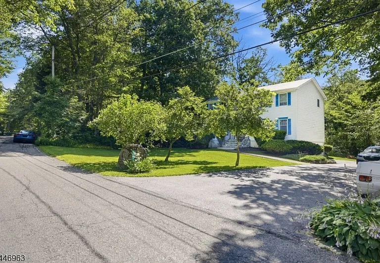 2057 Lakeside Dr W — Photo 3