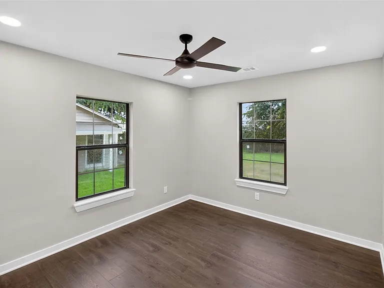 428 Van Molan St — Photo 24