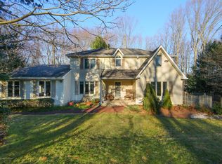 150 Willow Grove Dr, Lincroft, NJ 07738