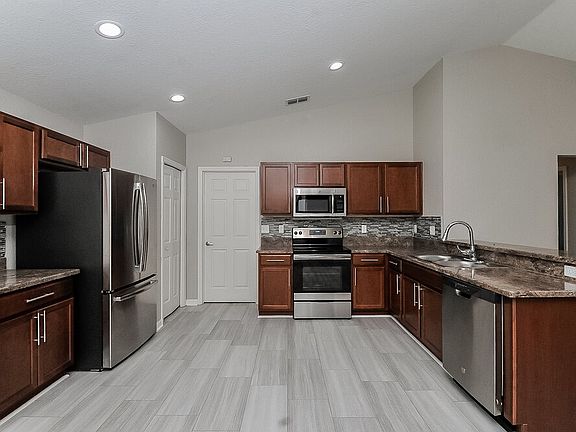 5th image of 6111 Evansbrook Dr