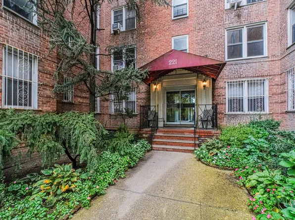 221 Mcdonald Avenue image 1 of 13