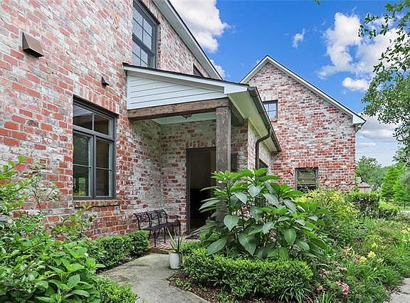 5th image of 18631 Saint Andrews Ct E