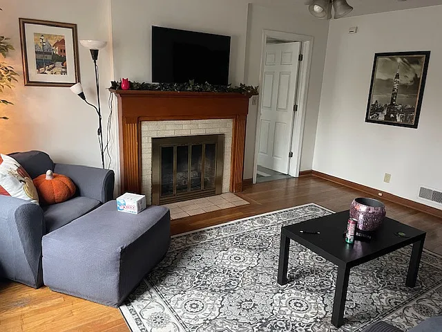 2 bed, 1030 sqft, $1,700 — Photo 3