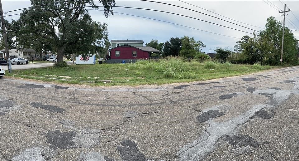 2nd image of 6070 Pines Blvd