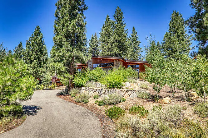10768 Labelle Ct — Photo 38