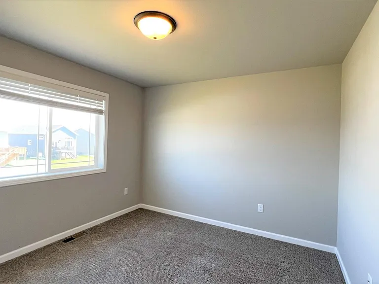 800 Cathy Dr W — Photo 19