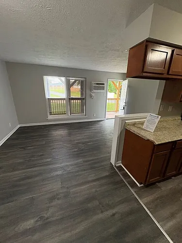 2021 Cambridge Dr Photo 1