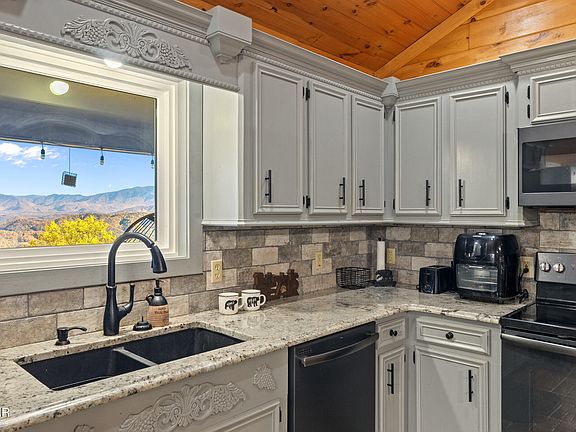 3rd image of 714 Shell Mountain Rd