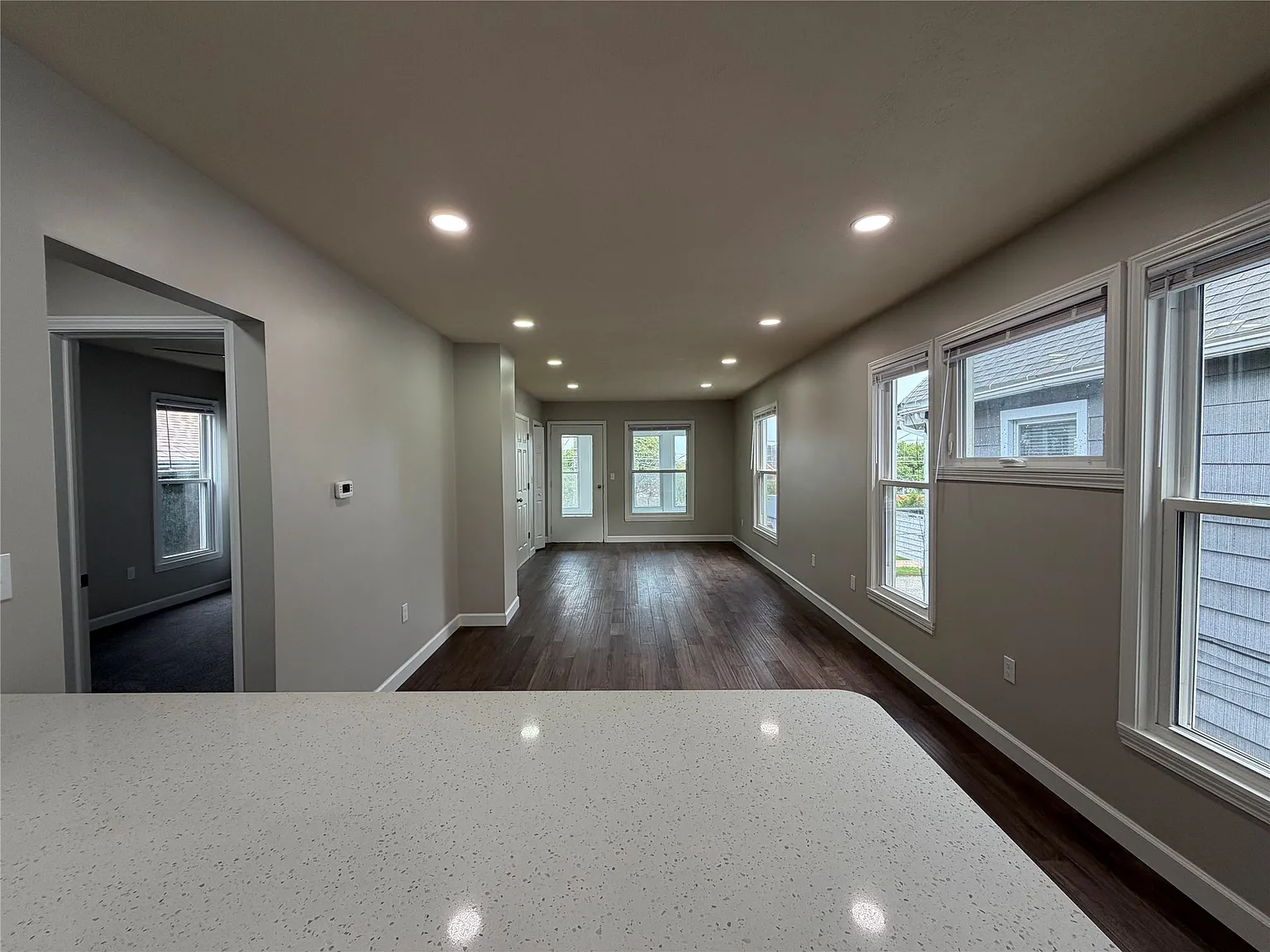 2 bed, 1.0 bath, 950 sqft, $1,350 — Photo 3