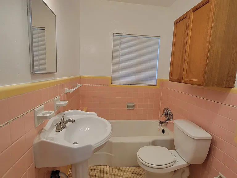505 12th Ave NE #1 — Photo 9