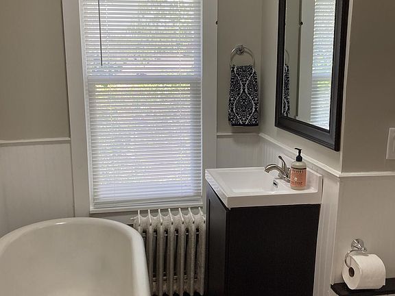 4th image of 694 Central Ave W APT 2