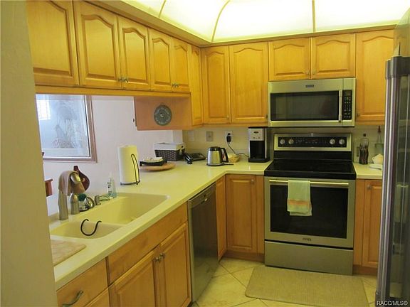 3rd image of 1637 SE Paradise Cir W