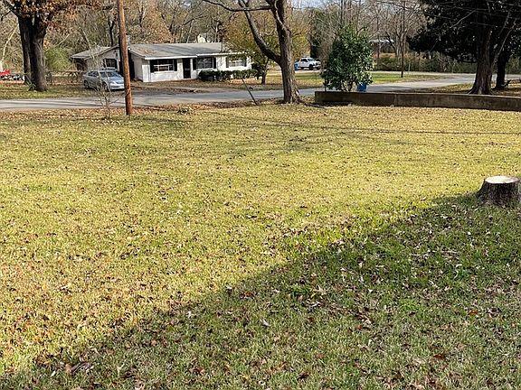 3rd image of 412 Maryland Dr