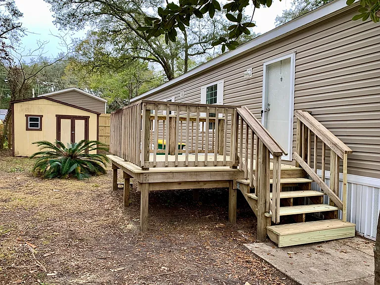 front deck and shed 
Nice side yard