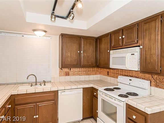 3rd image of 2836 San Martin Ct