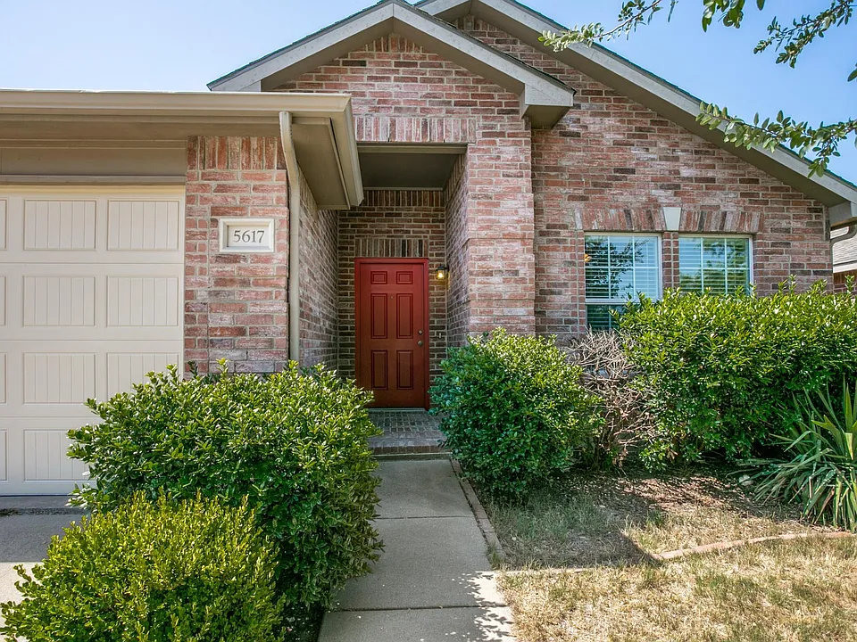 5617 Talons Crest Cir