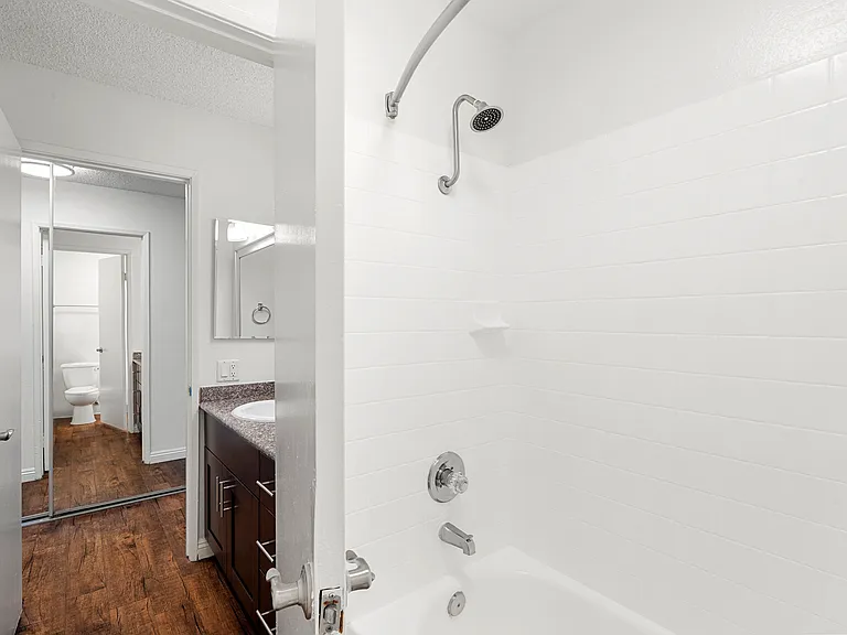 Ariel Court Apts — Photo 26