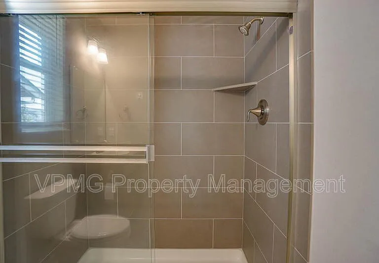6301 N 89th Ave — Photo 8