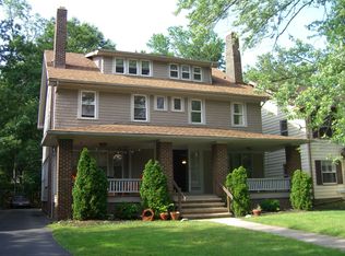 2967 E Derbyshire Rd, Cleveland Heights, OH