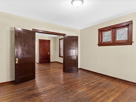 3rd image of 3902 Iowa Ave Floor 1-A