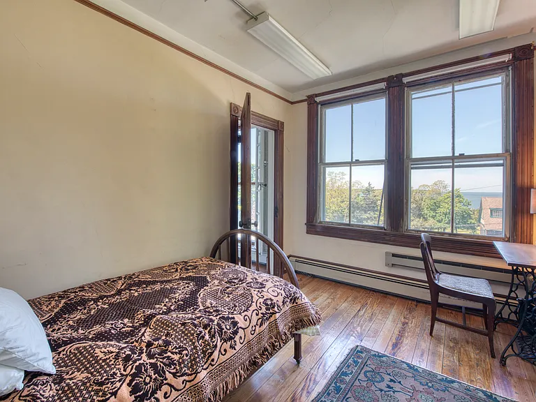 100 Maple Ln — Photo 16