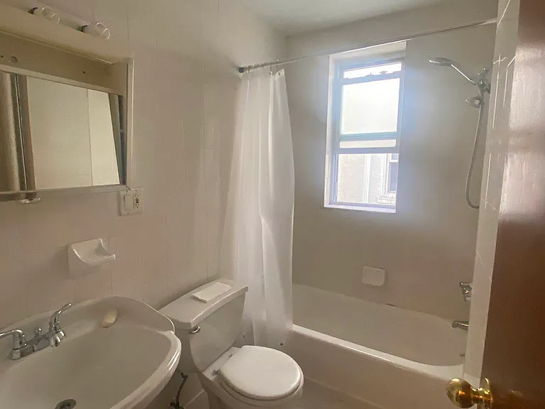 525 82nd St #2 — Photo 9