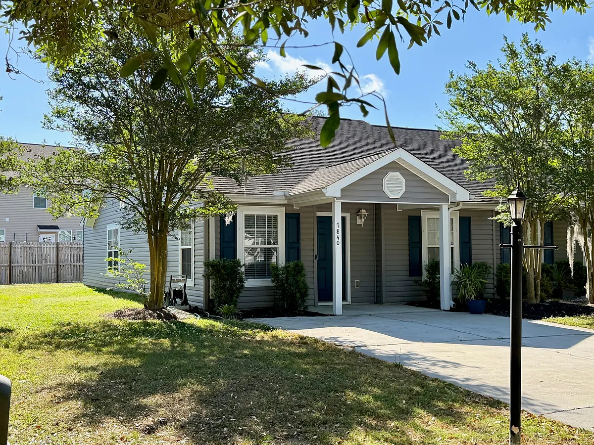 Building Photo - 7840 Park Gate Dr