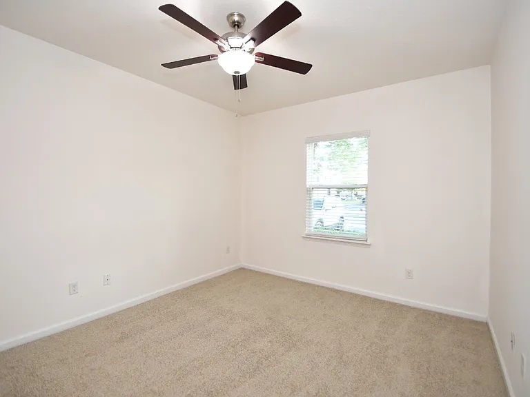 2211 Golden Lake Loop St — Photo 12