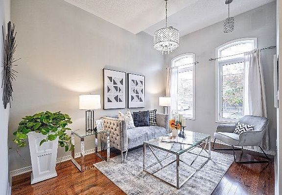 4th image of 6 Todman Ln