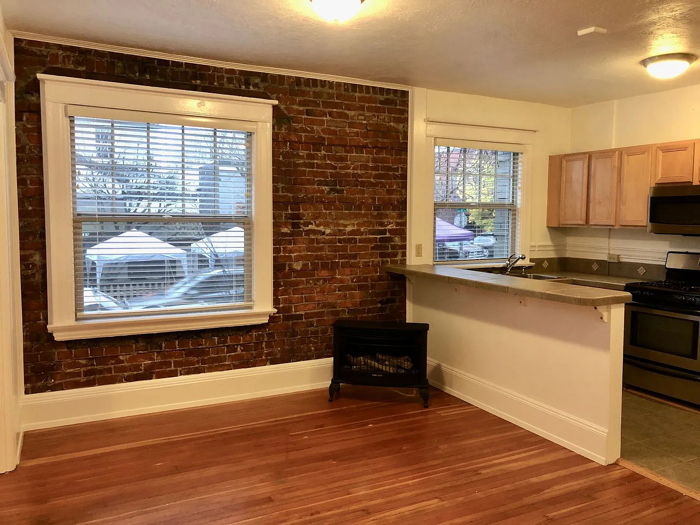 Cozy Nob Hill 1bd - Walk Everywhere! Gas Fireplace, Bonus Storage, Most Utilities Included! — Photo 4