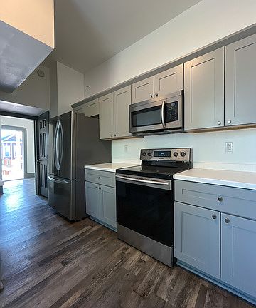 5th image of 802 Montana St APT 1
