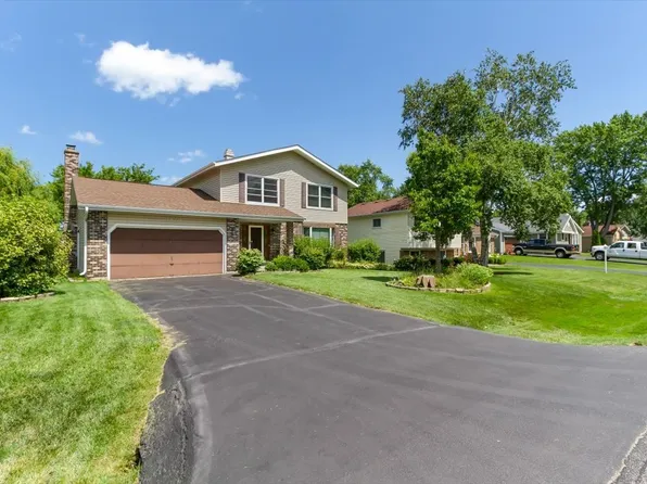 1820 Maplewood Dr, Lindenhurst, IL 60046