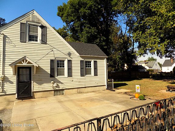 5th image of 3535 Warner Ave