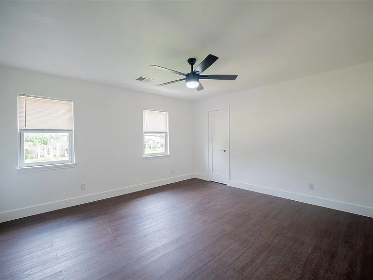 4815 Caris St — Photo 40
