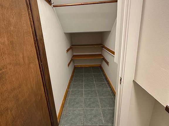 4th image of 1020 W Ardmore Ave