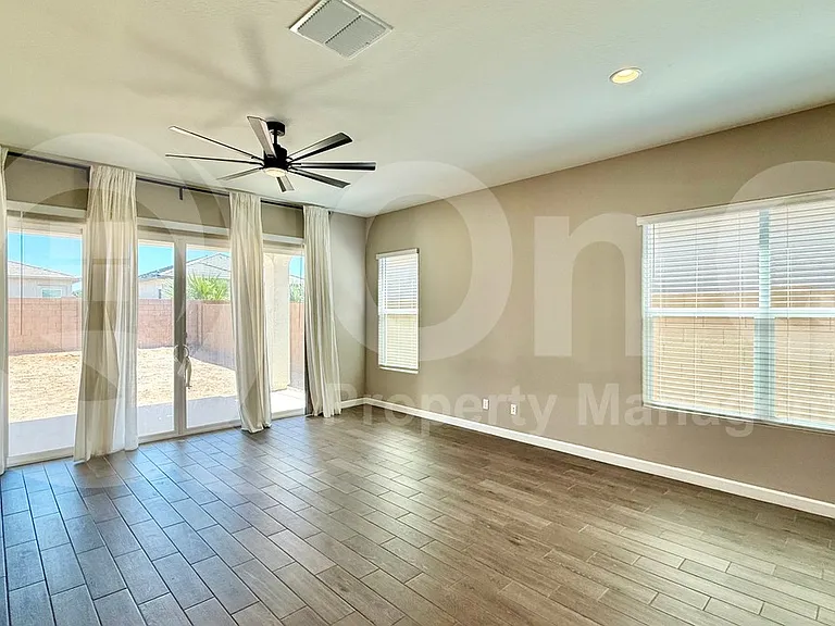 40847 W Hillman Dr — Photo 3