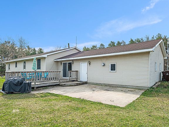 3rd image of 5575 Coan St NE