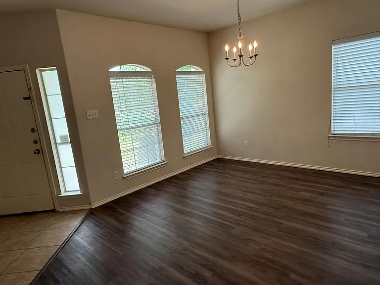 1514 Kothman Dr — Photo 11