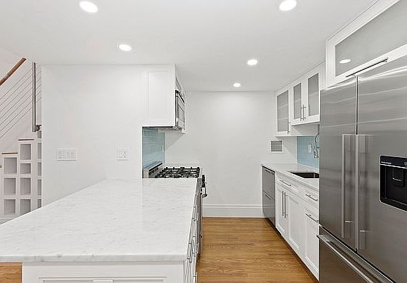 5th image of 250 Mercer St APT C217