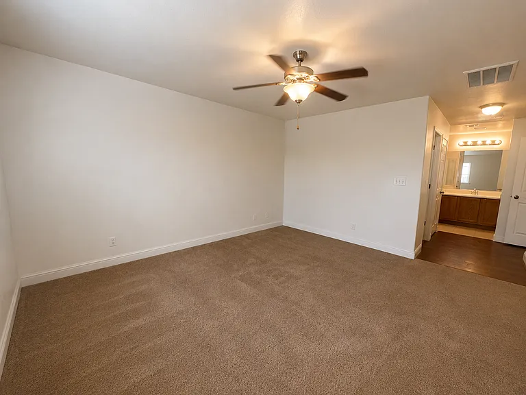 3290 N Vista Ave — Photo 15