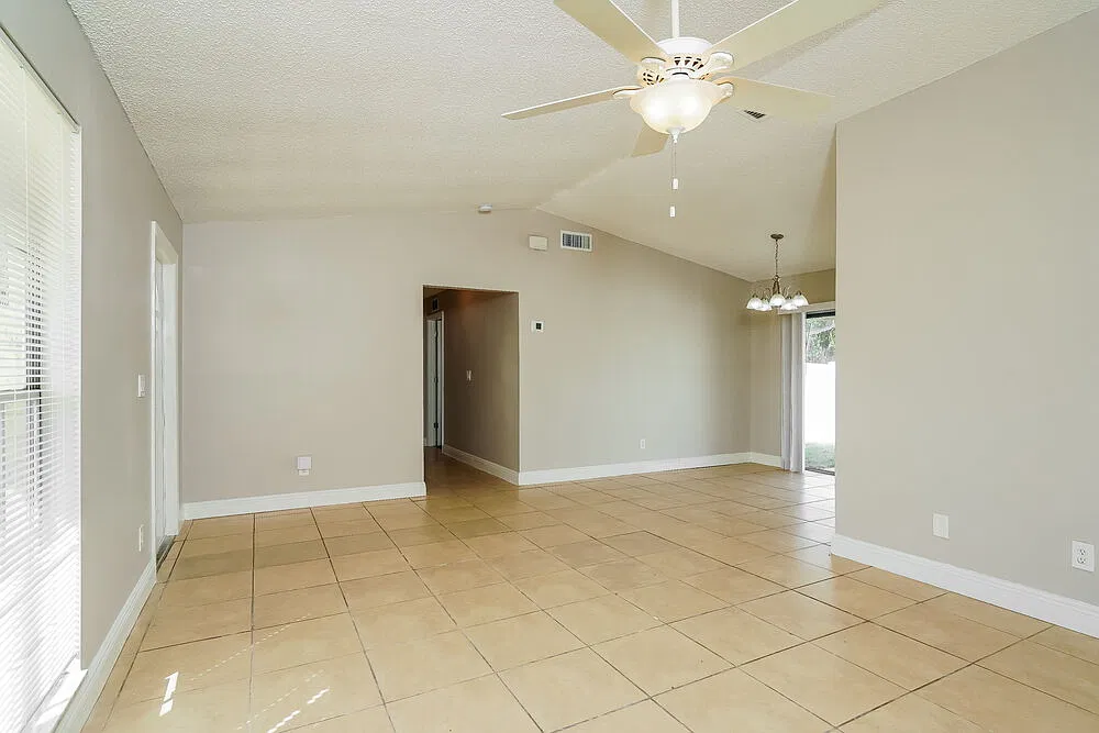 3 bed, 2.0 bath, 1311 sqft, $2,490 — Photo 4