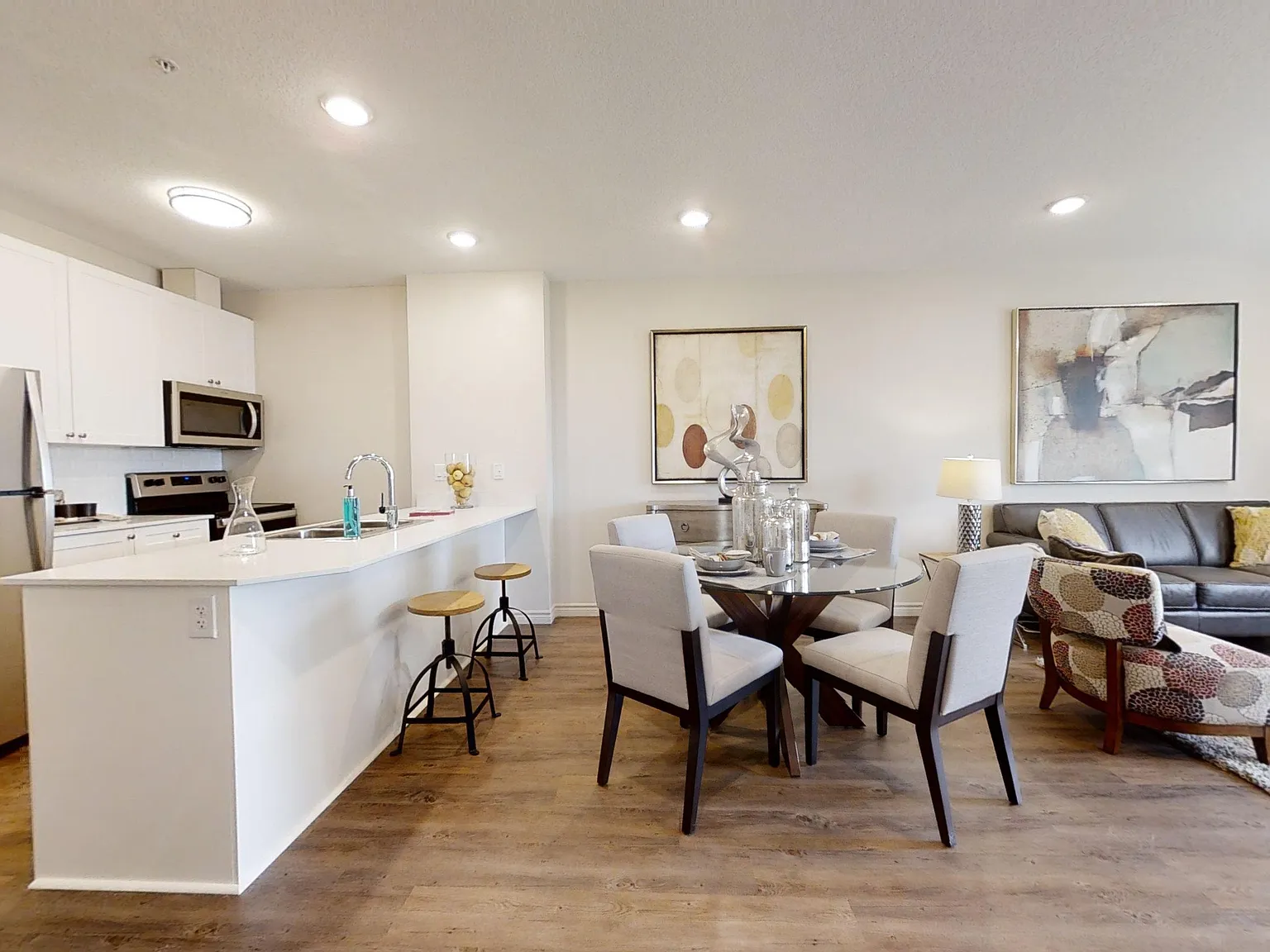 Encore Apartments — Photo 4