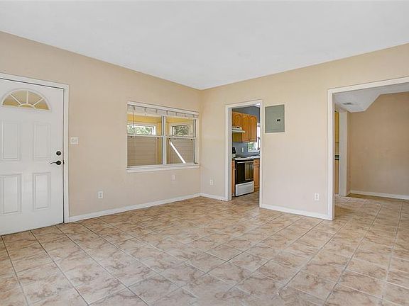 5th image of 2117 E Esther St