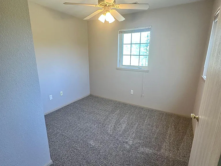 529 SW Market St — Photo 13