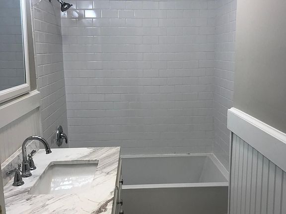 Newly renovated full bath