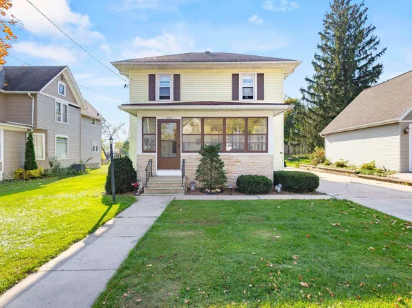 204 W Cherry St, Fox Lake, WI 53933