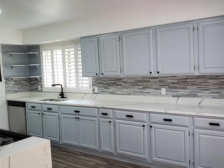 703 Meadow Creek Dr — Photo 7