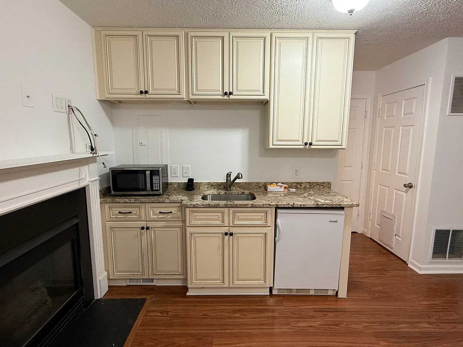 Studio, 450 sqft, $1,400 — Photo 4