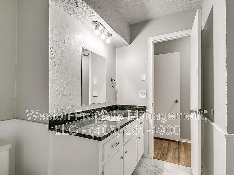 1011 Crown Dr — Photo 19
