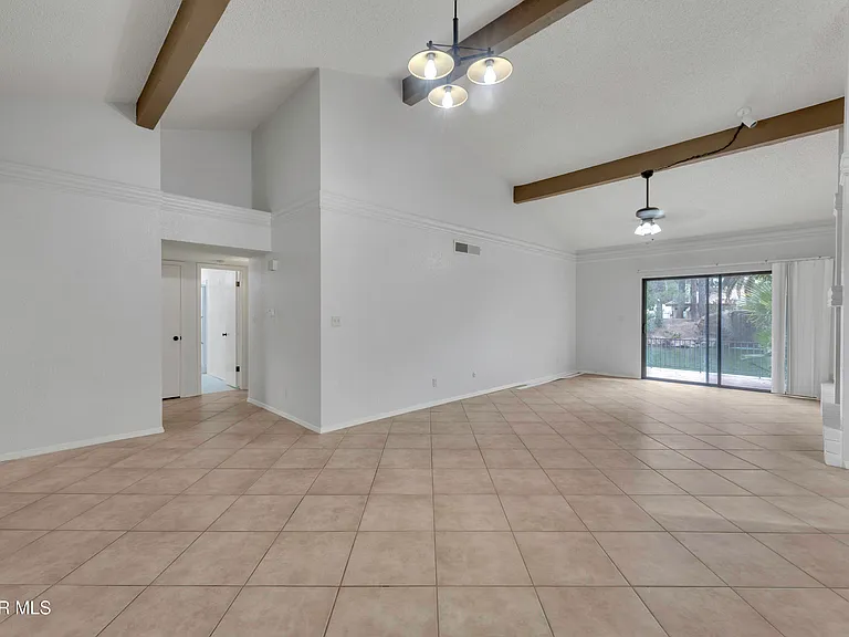 620 Lakeway Dr — Photo 16